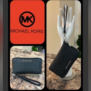 Michael Kors Wristlet/Wallet/IPhone lHolder